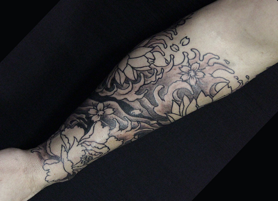 ombrages eau fleurs asiatique tattoo