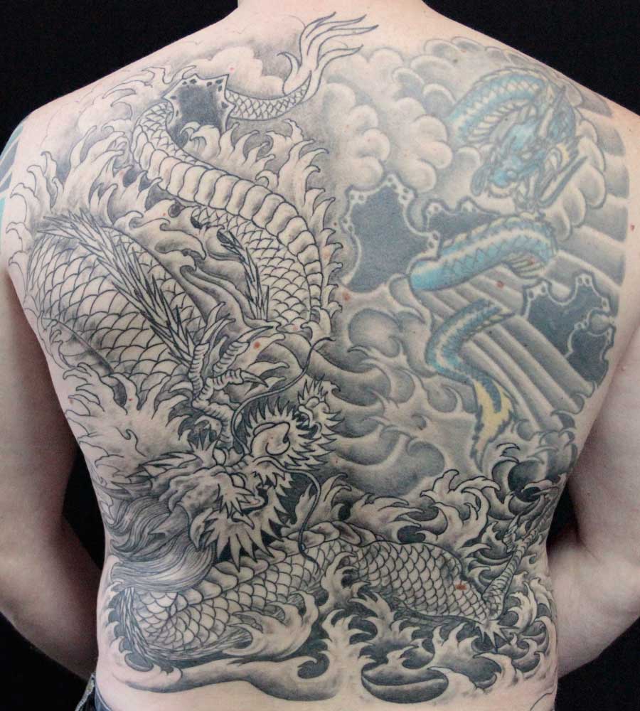 dos complet avec dragons en cours.tattoo.