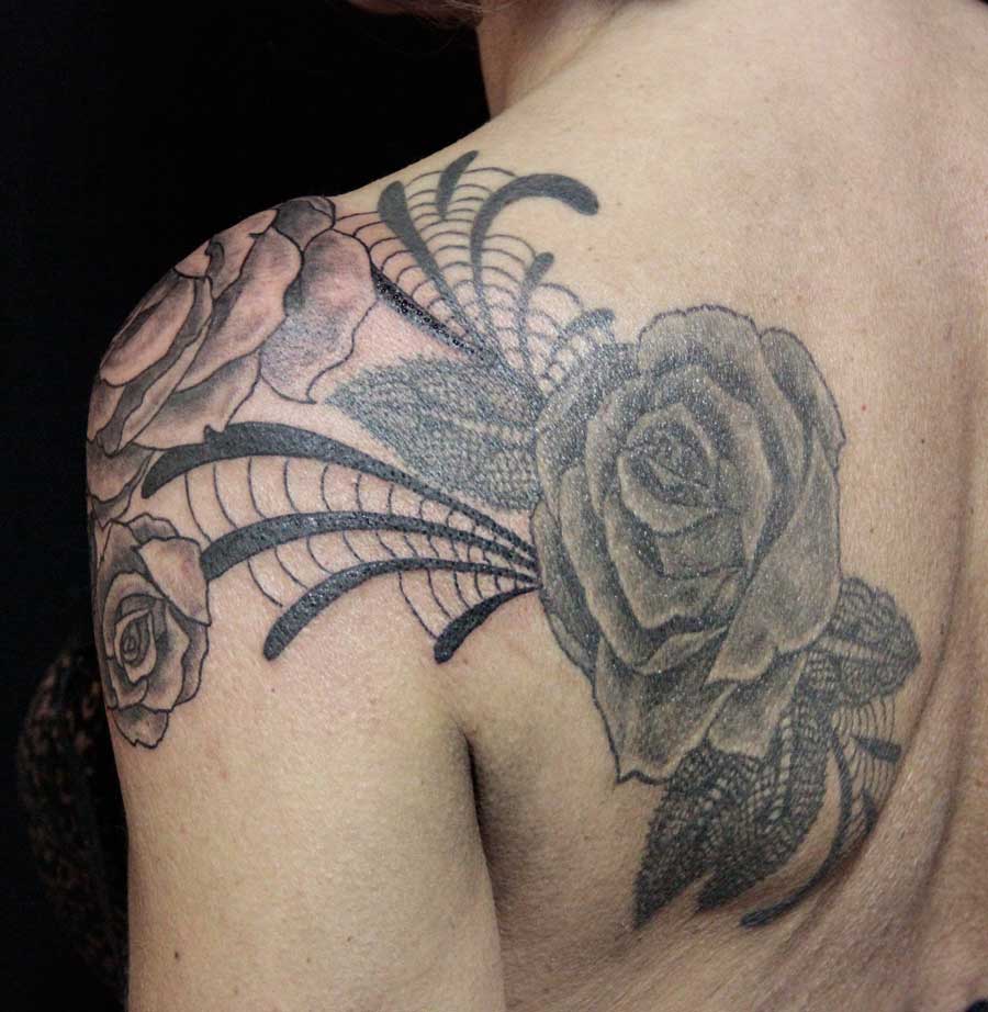 tattoo roses et dentelle