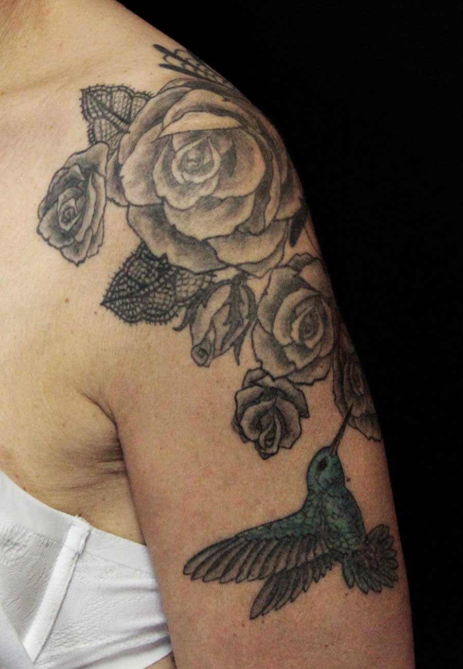 tatouage roses et colibri