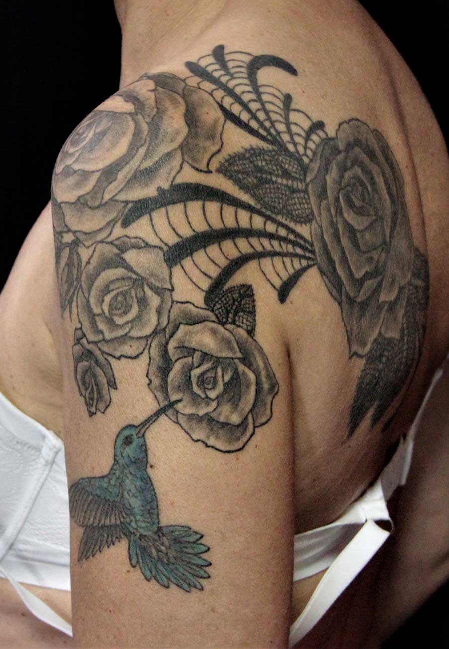 tatouage roses et colibri