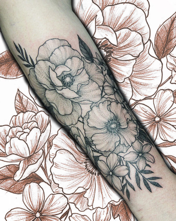 tattoo floral. pivoines. coquelicot. fleurettes. feuillages